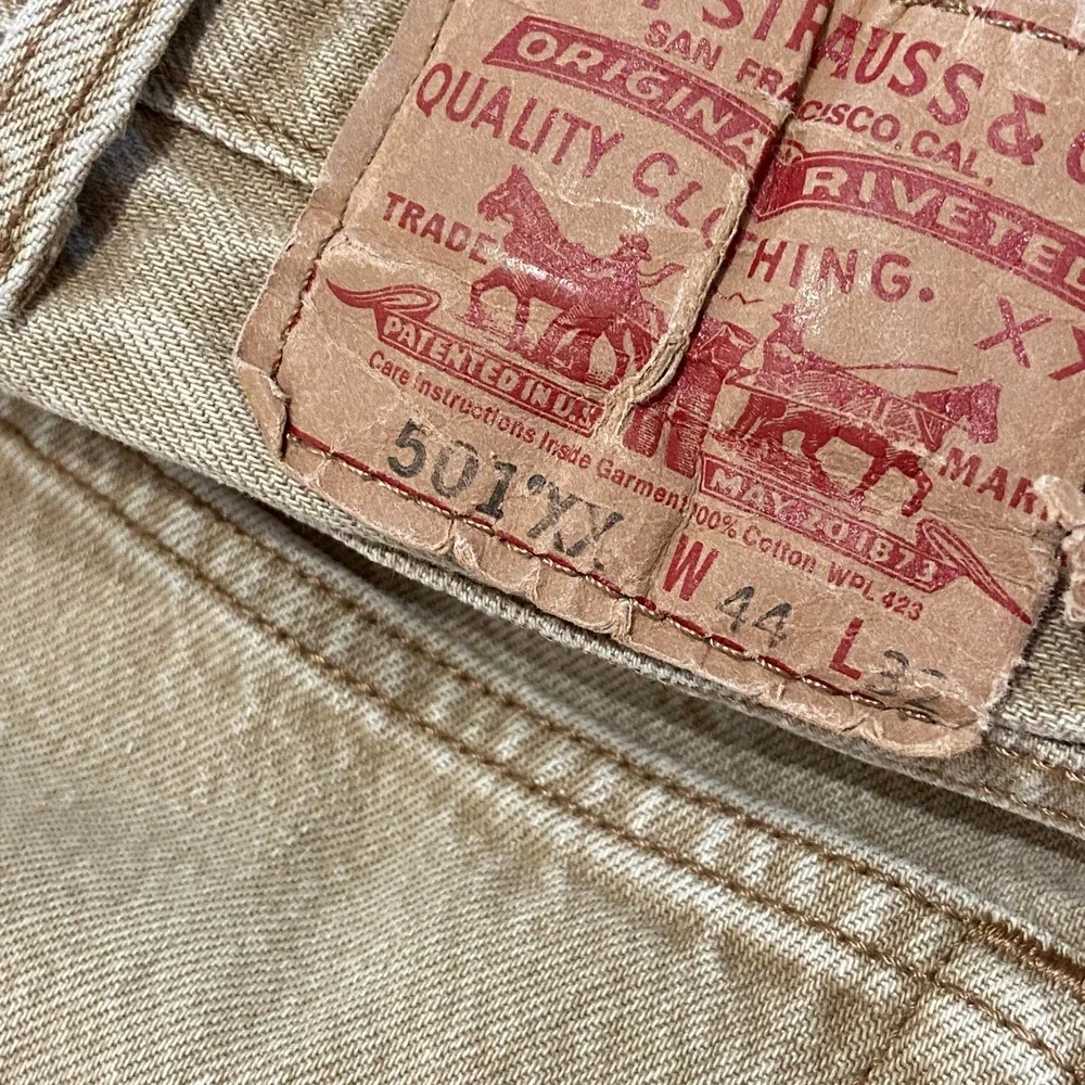Levis 501 Original Fit Tan Khaki Denim Jeans Mens 44x32 button fly straight leg